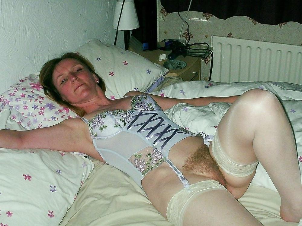 25P Amateurs in Lingerie