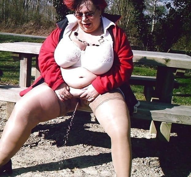 24P Pissing grannies turn me on
