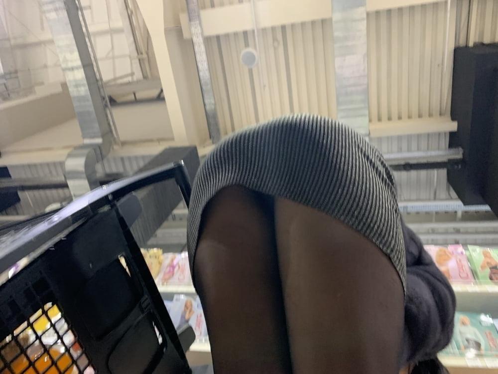 10P Upskirt Nice ass.