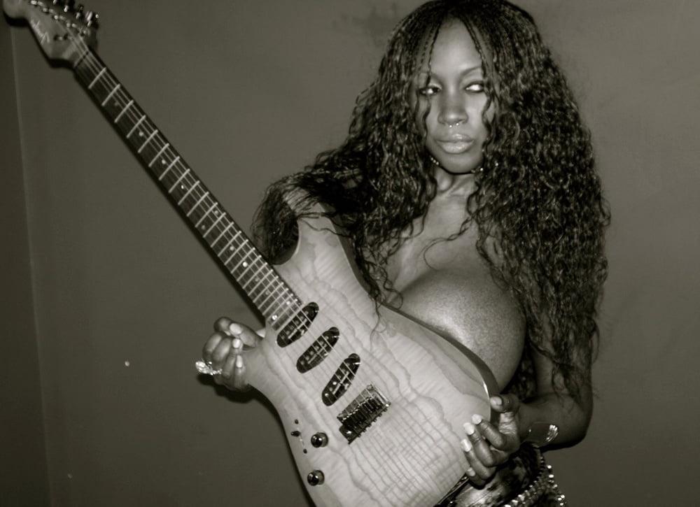 25P Ebony singer and actress Monique Gata Dupree