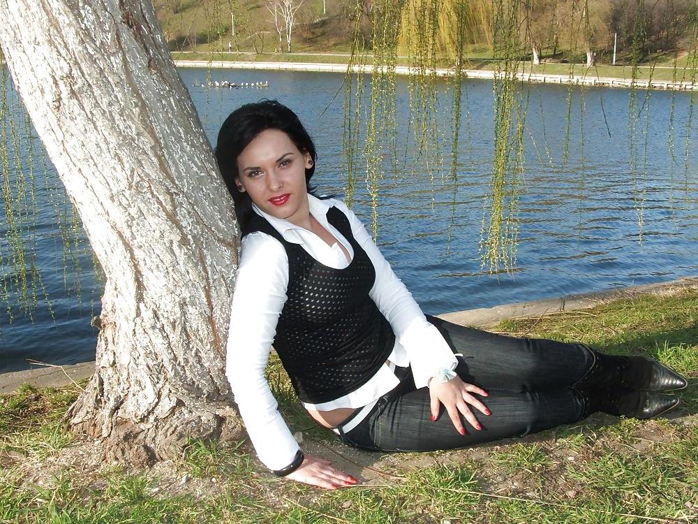 25P Romanian brunette