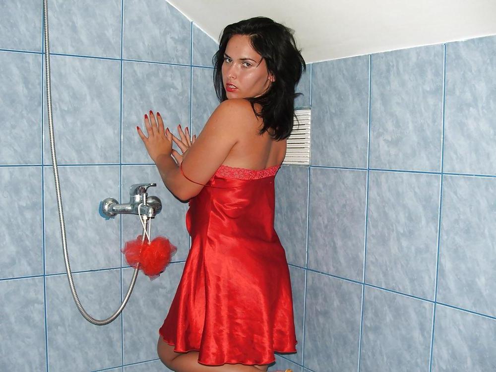 25P Romanian brunette