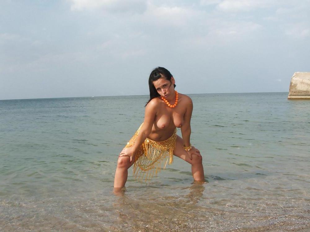 25P Romanian brunette