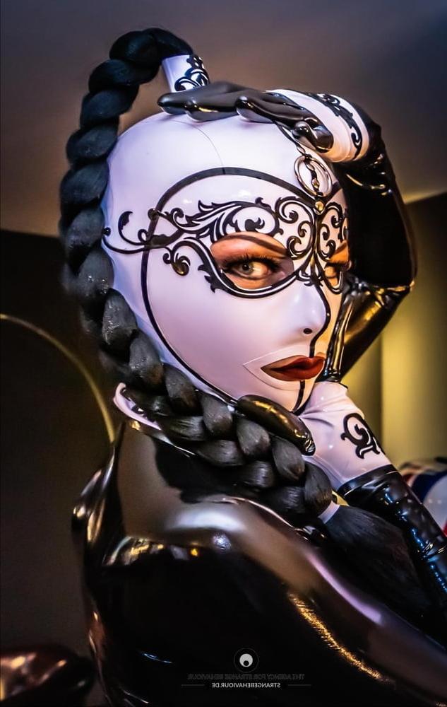 25P Hoods, masks &amp; latex