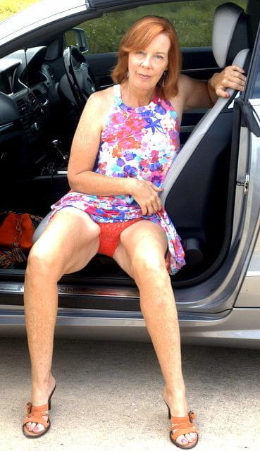 25P Lola's upskirt