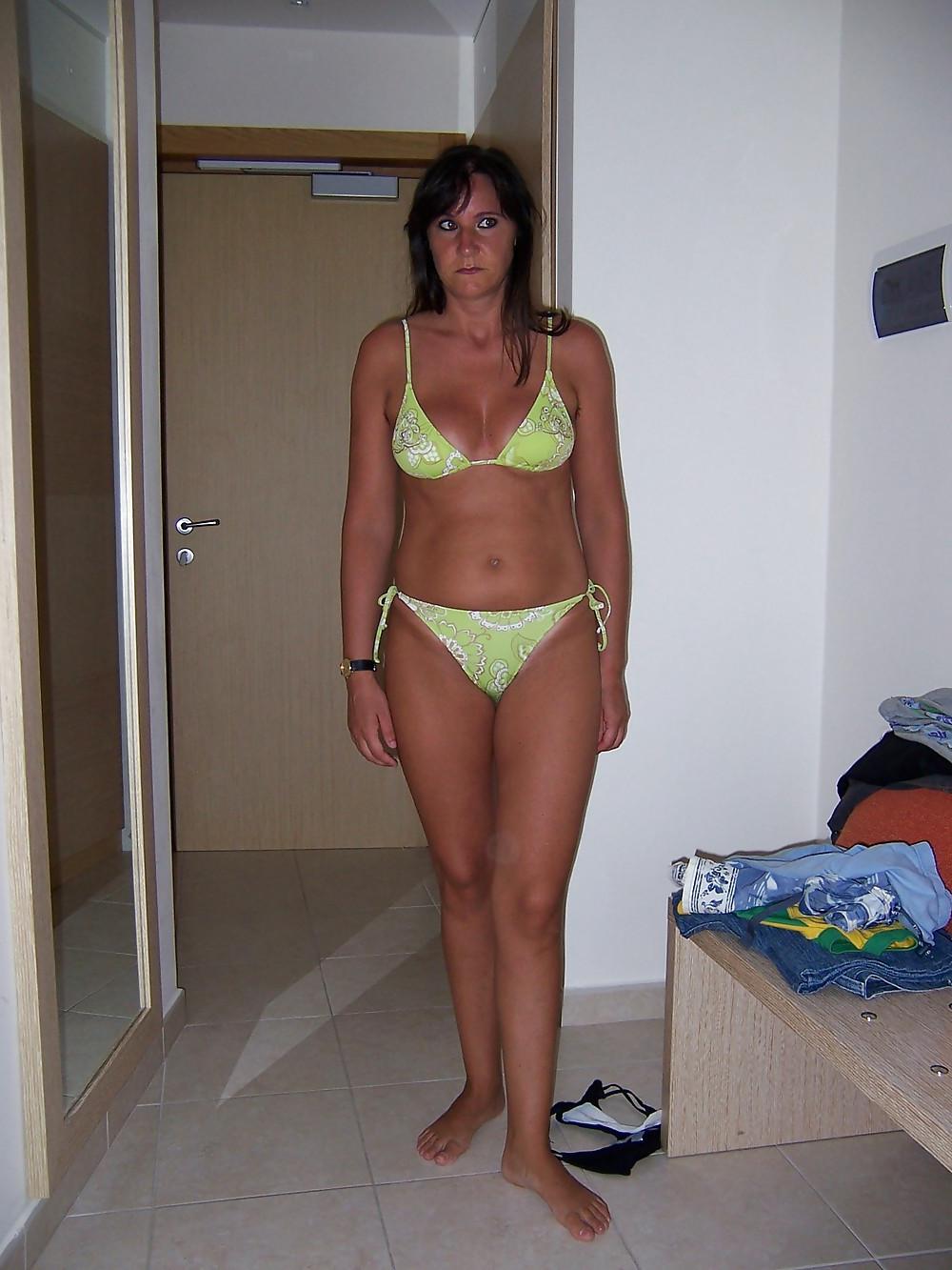 25P Sexy mature ladies 84 (clothed)