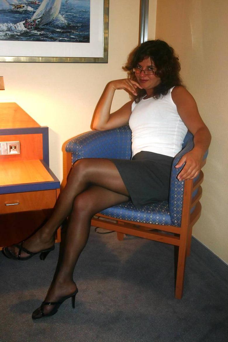 25P Sexy mature ladies 84 (clothed)