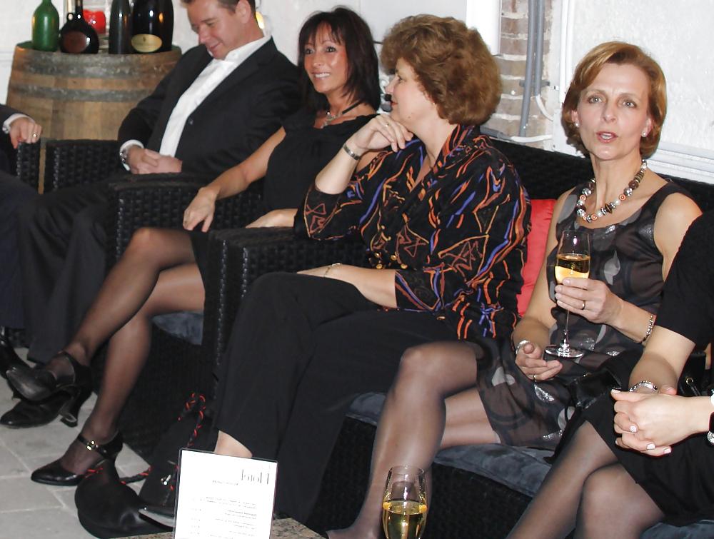 25P Sexy mature ladies 84 (clothed)