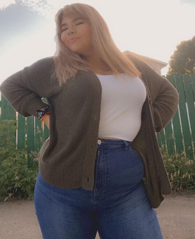 16P Heres the fat slut again
