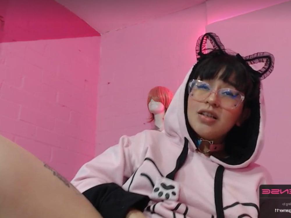 17P Asian Camgirl With Glasses (Nerd, geek, Japanese, anal, cam)