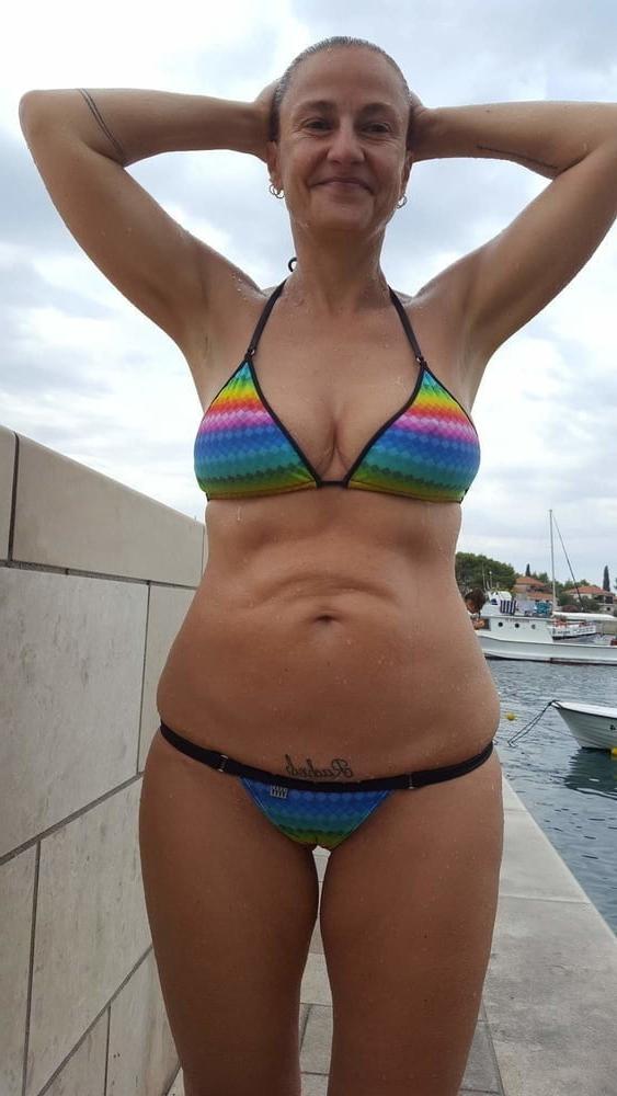 18P Sexy Granny In Bikini