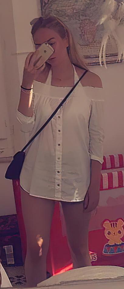 25P Hot girl non nude