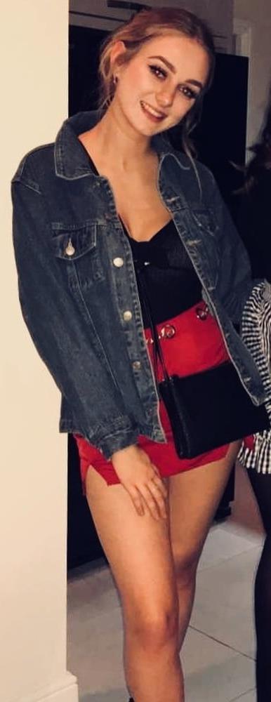25P Hot girl non nude