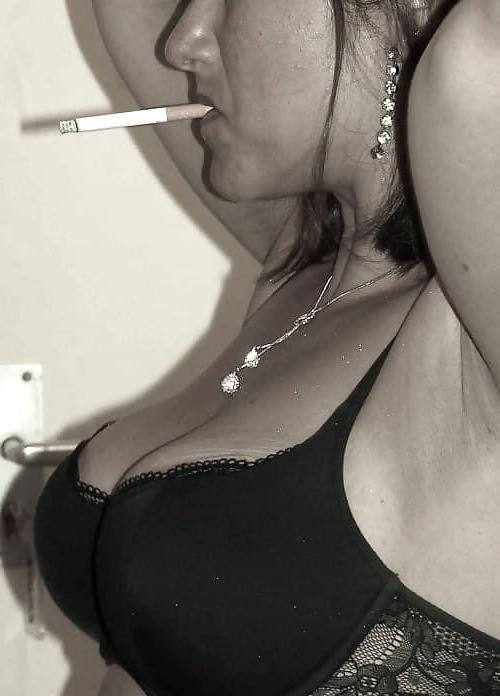 25P Voluptuous smokers