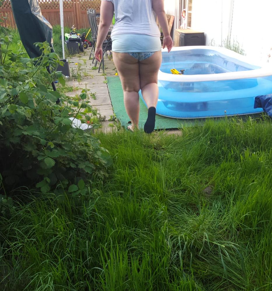 10P My BBW wife in the garden