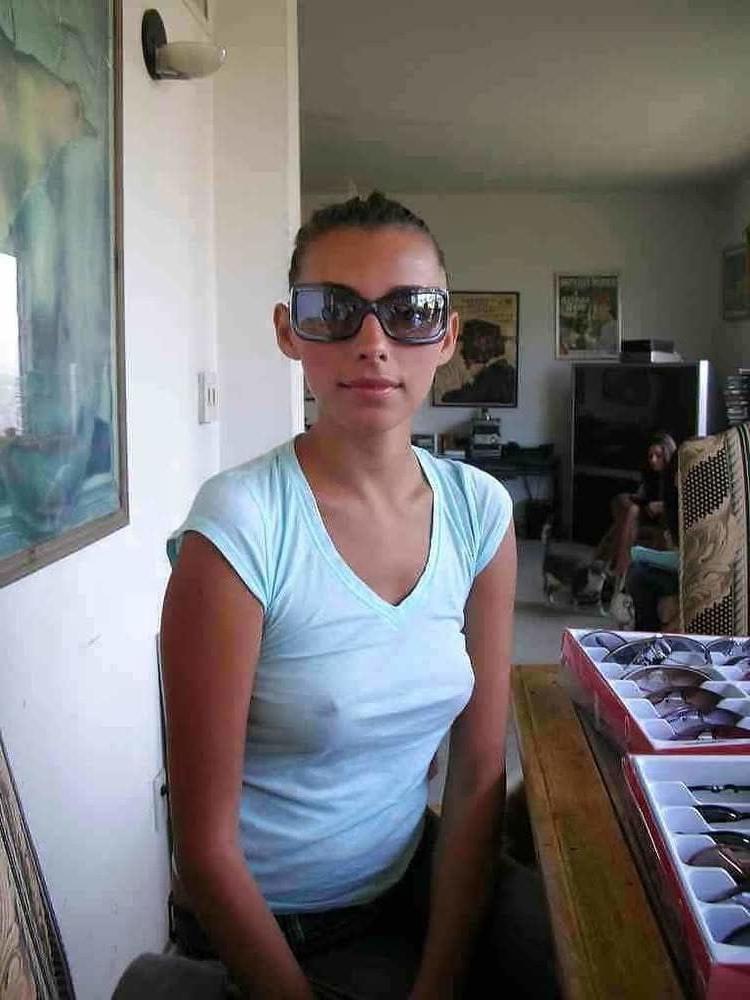 25P Braless is best. Sluts show off their pokie nipples.