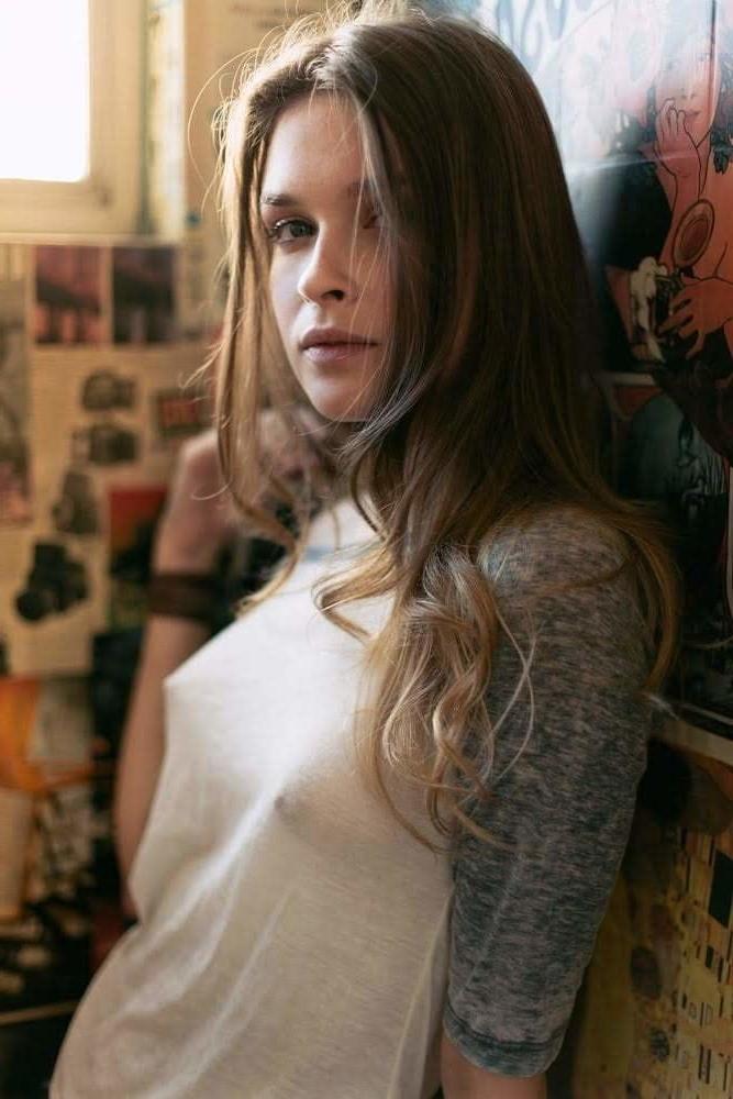 25P Braless is best. Sluts show off their pokie nipples.