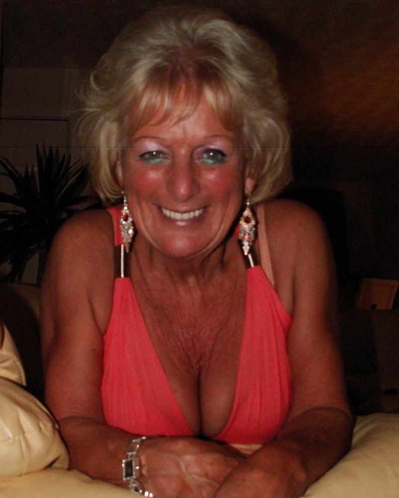19P Do gentlemen prefer granny blondes?