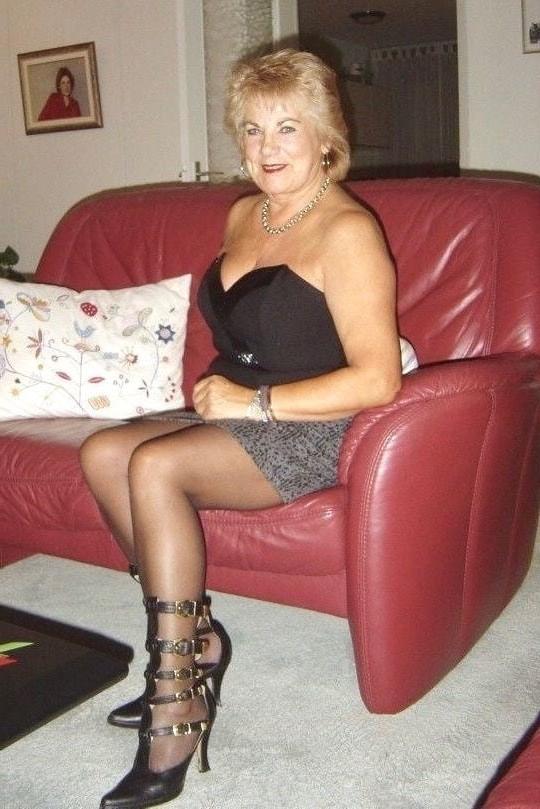 19P Do gentlemen prefer granny blondes?