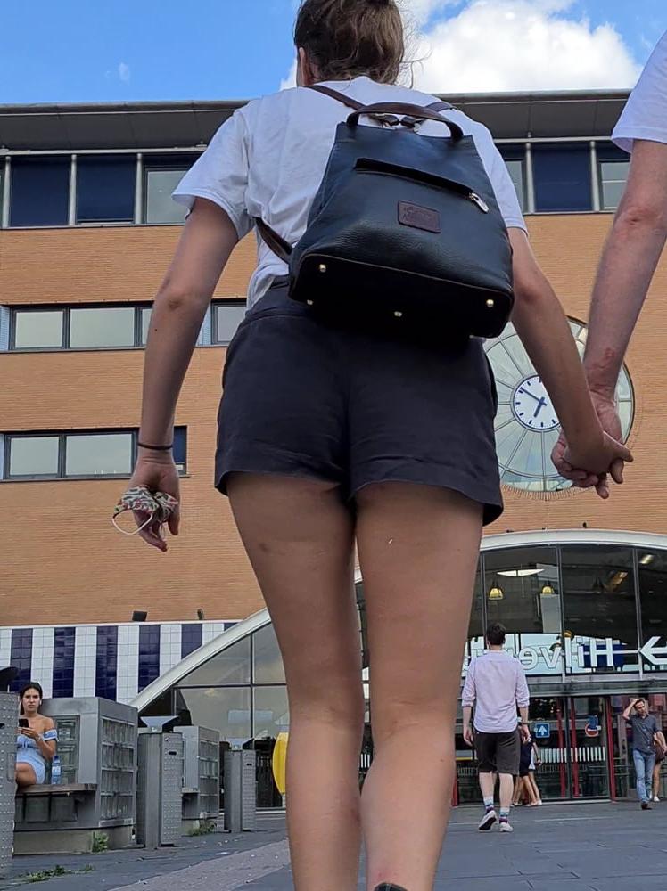 16P Voyeur ass &amp; upskirt