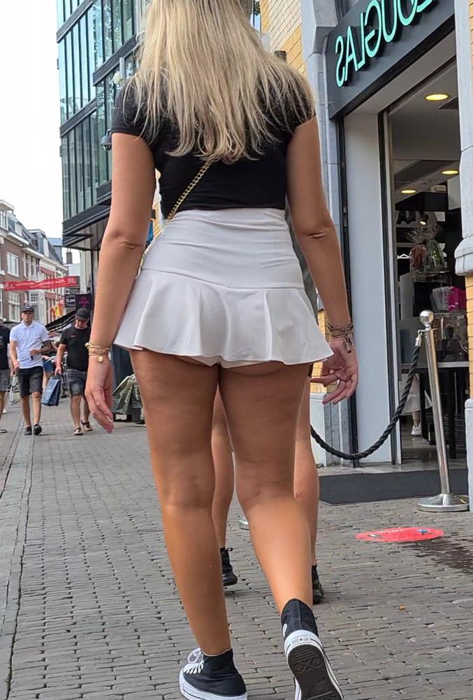 16P Voyeur ass &amp; upskirt