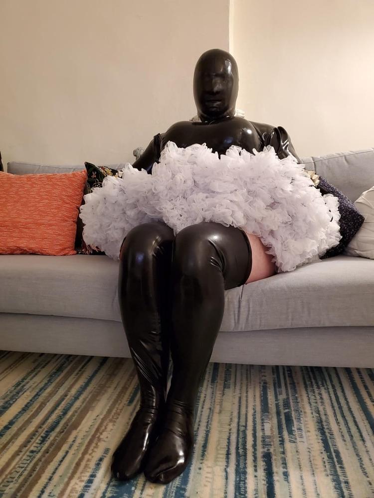 6P Black Latex Maid