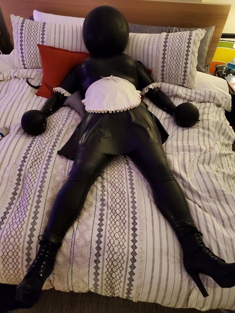 6P Black Latex Maid