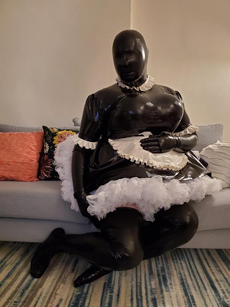 6P Black Latex Maid
