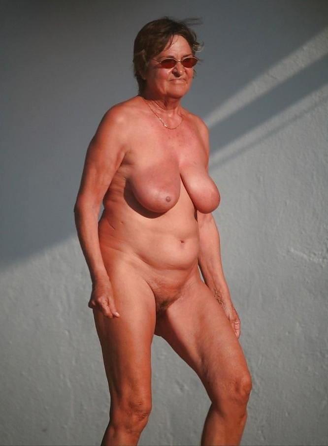 25P Nudist Granny