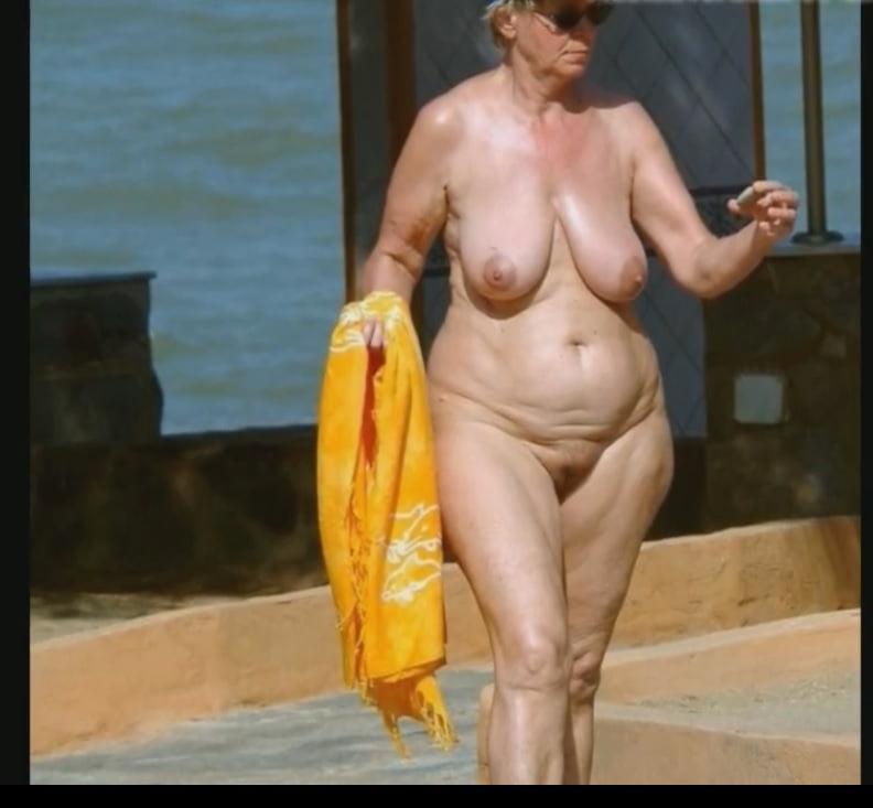 25P Nudist Granny