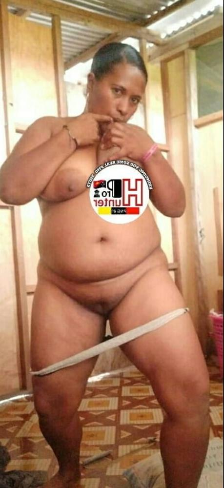 25P Tick PNG BBW posing