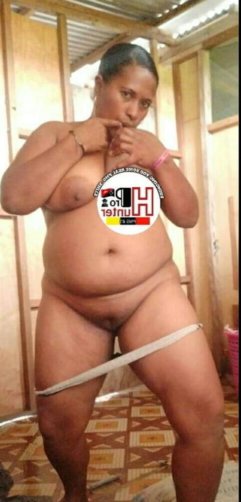 25P Tick PNG BBW posing