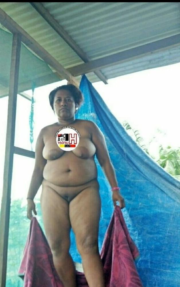 25P Tick PNG BBW posing