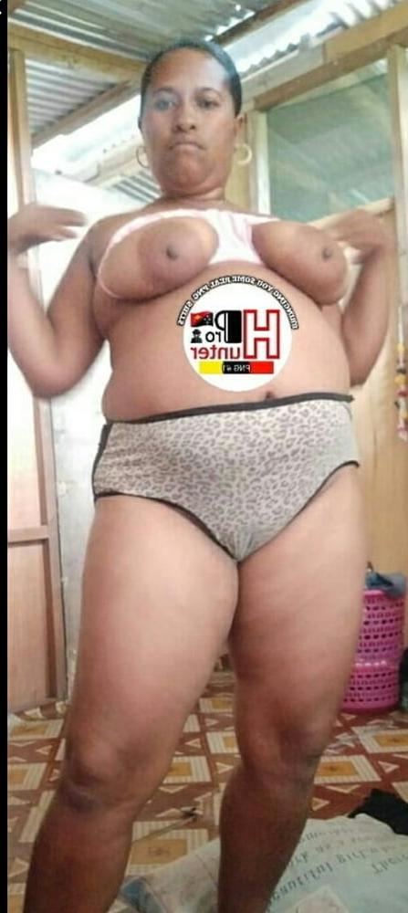 25P Tick PNG BBW posing