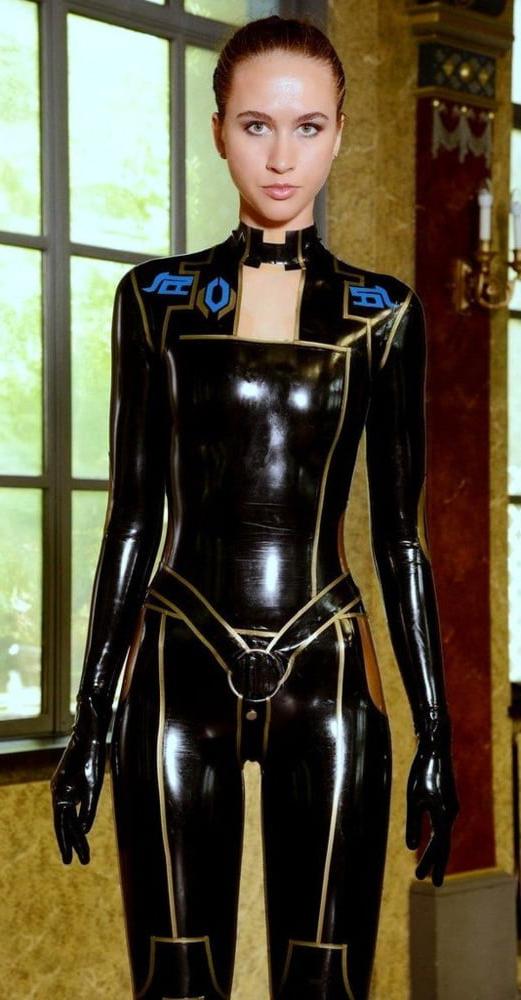 25P Goddesses in latex leggings