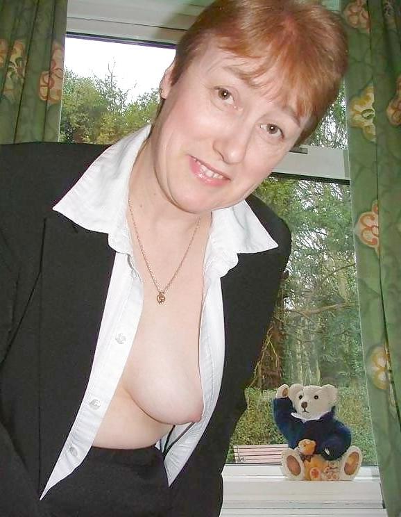 19P Hot granny slowly undressing