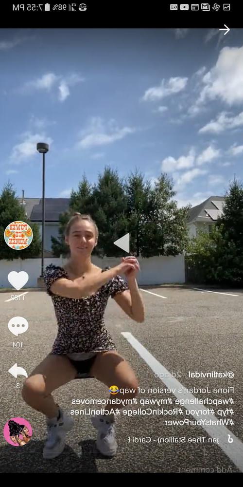 25P Tik Tok Females: Upskirt cutie