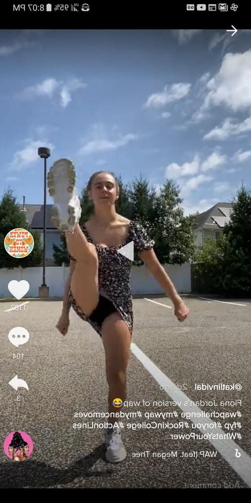 25P Tik Tok Females: Upskirt cutie