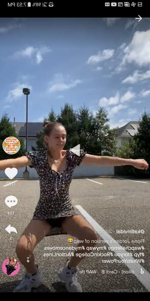 25P Tik Tok Females: Upskirt cutie