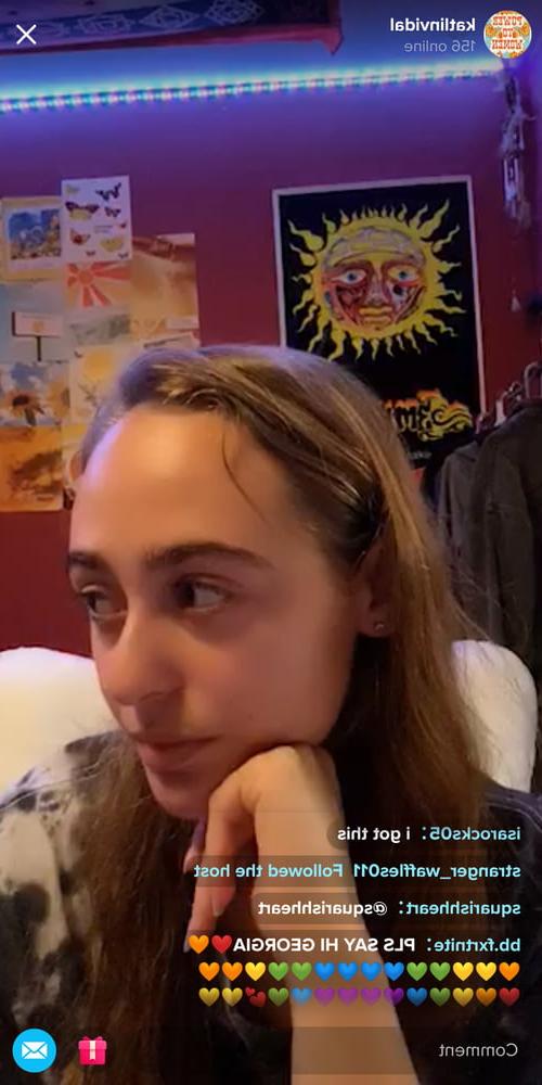 25P Tik Tok Females: Upskirt cutie