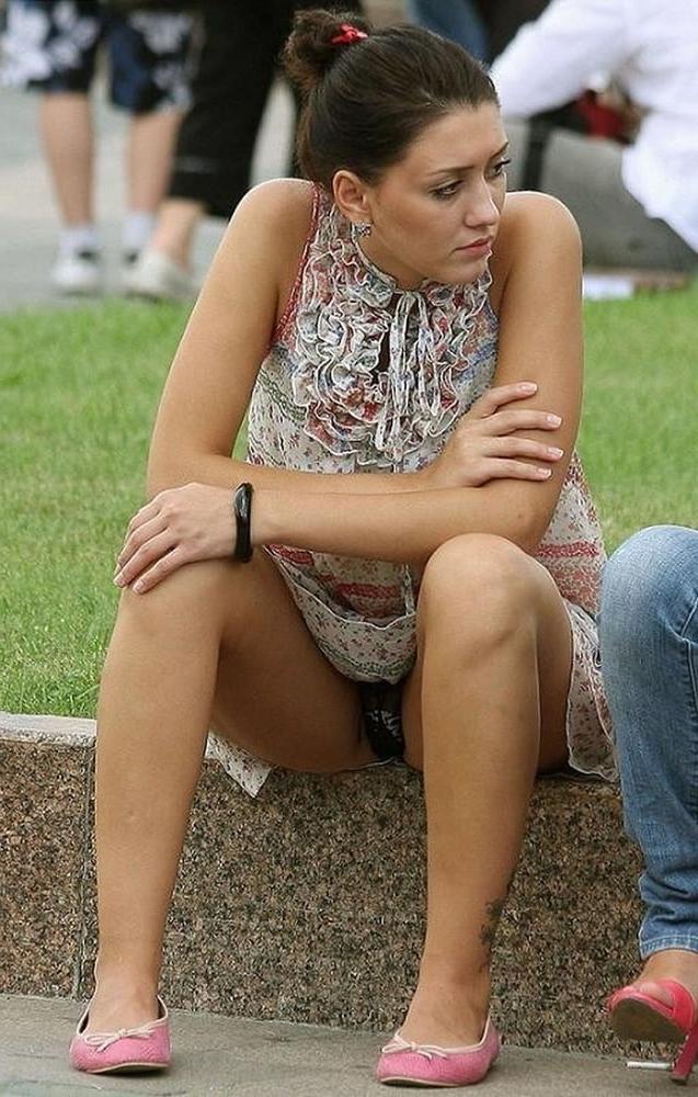 25P Upskirt public &amp; voyeur sexy  pic