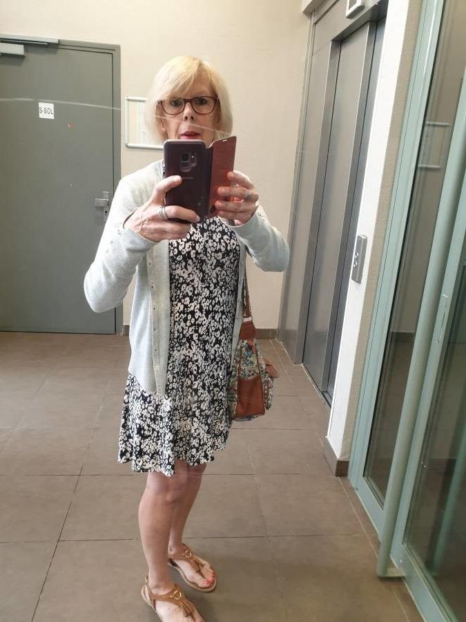 25P granny candid sexy in skirt