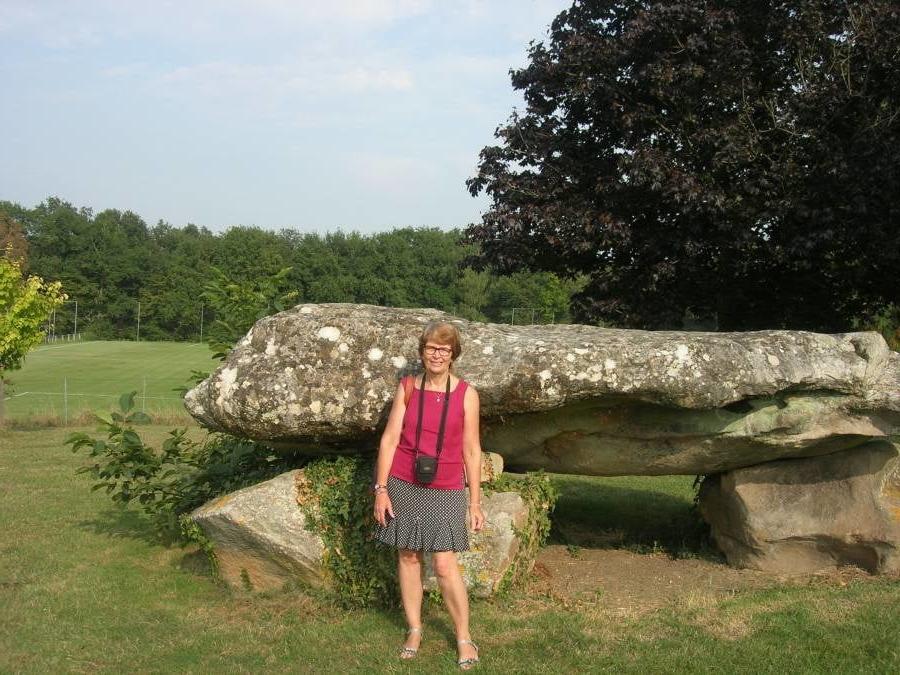 25P granny candid sexy in skirt