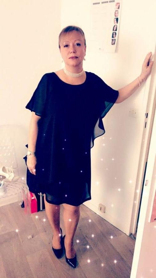 25P granny candid sexy in skirt