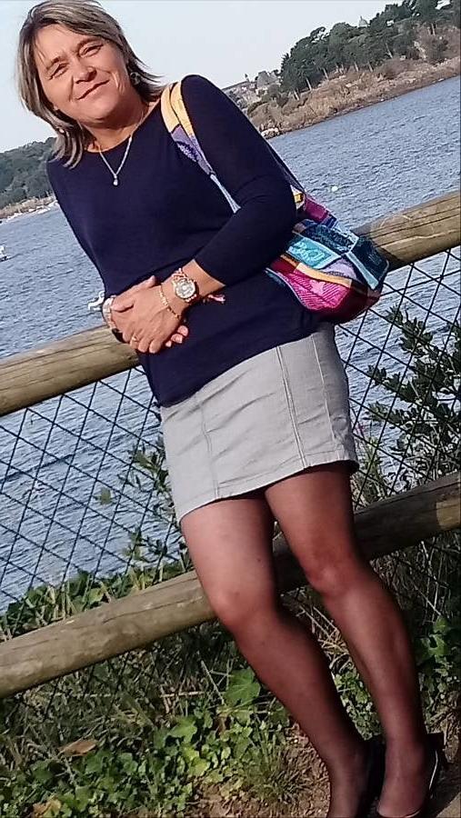 25P granny candid sexy in skirt