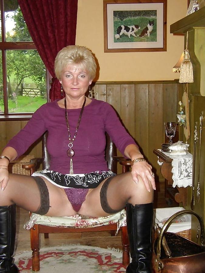 25P Truly stunning looking blonde granny with great rack