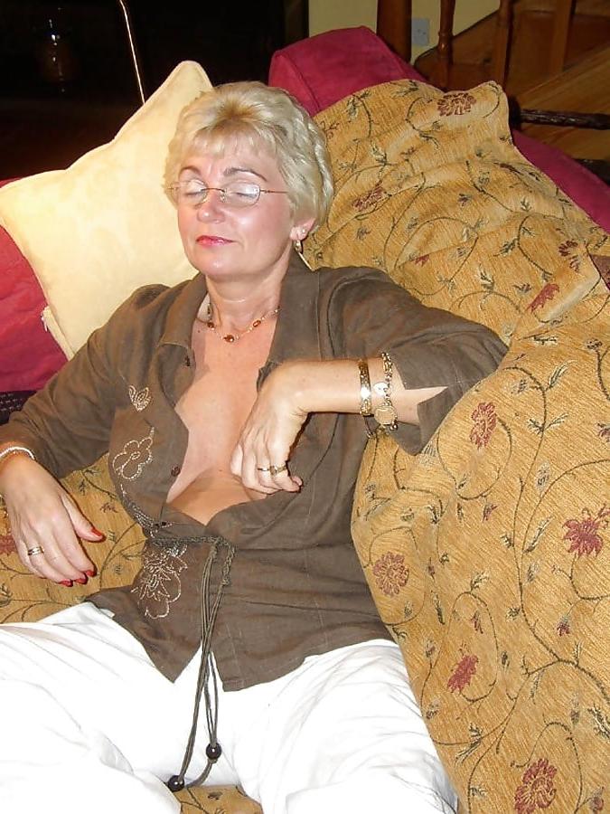 25P Truly stunning looking blonde granny with great rack