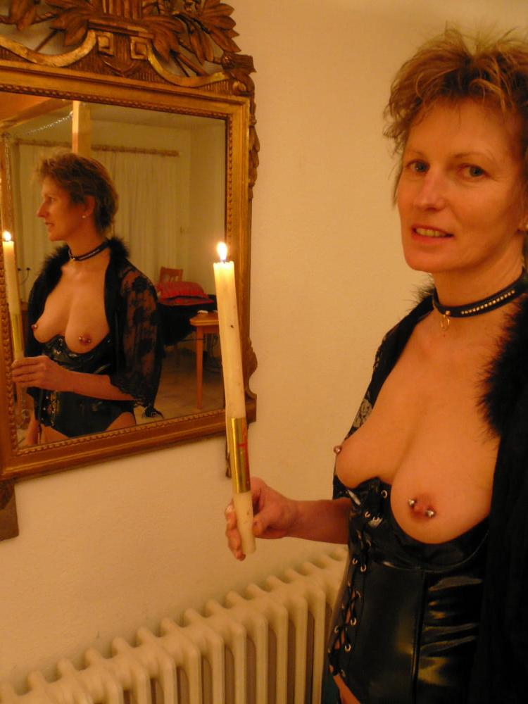 23P pierced nipples slave (Chloe)