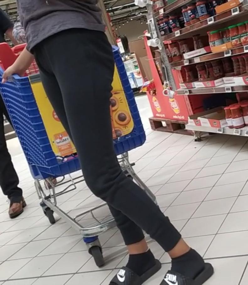 15P Voyeur teen beurettes