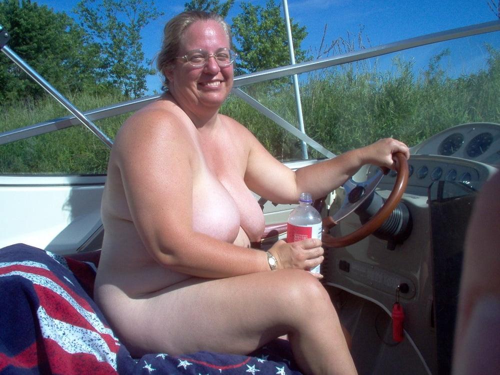 25P BBW Nude in the Park